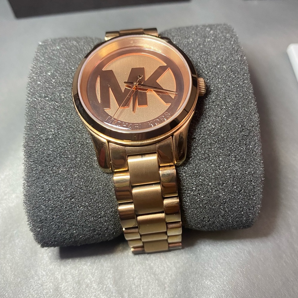 Michael Kors Women MK3334 Logo Dial Watch Rose Gold Stainless Quartz New Battery - Picture 2 of 14
